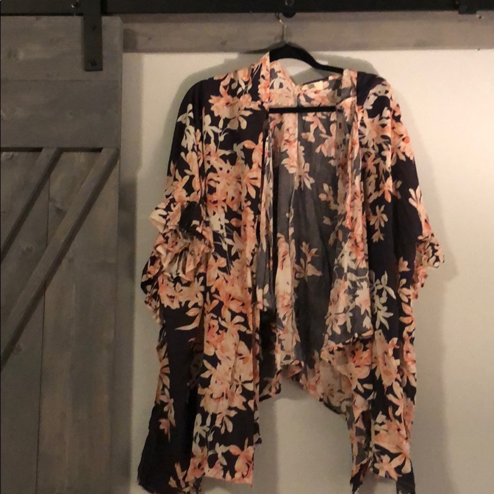 Floral Kimono never worn size s/m